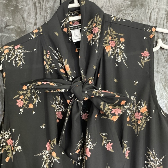 Another Story Medium Black Floral Sleeveless Dress 🌸✨ - Picture 6 of 10